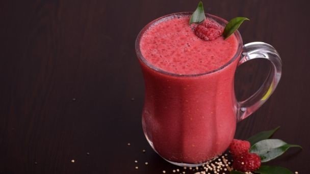 Jugo de frambuesa y albahaca frescura funcional para cada día