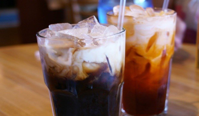 Oliang el café tailandés helado con alma de mercado
