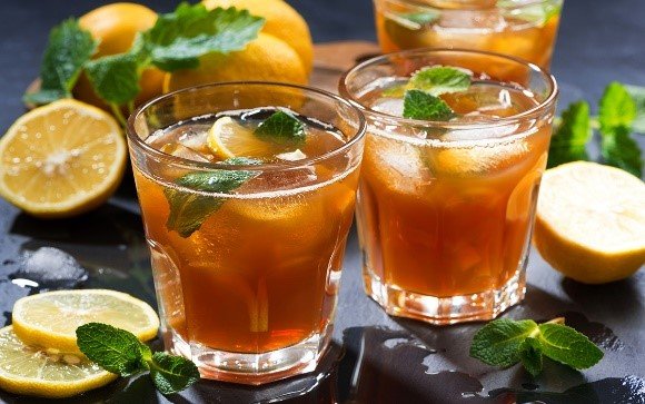 Té helado de menta frescura y bienestar en cada sorbo