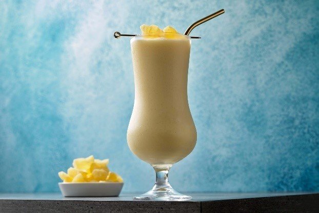 🥥✨ Piña Colada Caribeña: la bebida que nació del sol y la espuma del mar