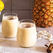 Fresco de arroz con piña sabor tradicional y tropical en un solo vaso